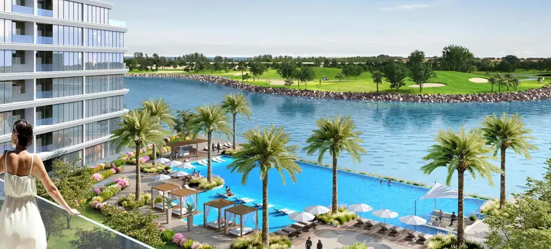 Sobha Siniya Island / Poolterrasse mit Blick auf Wasser und Golflandschaft